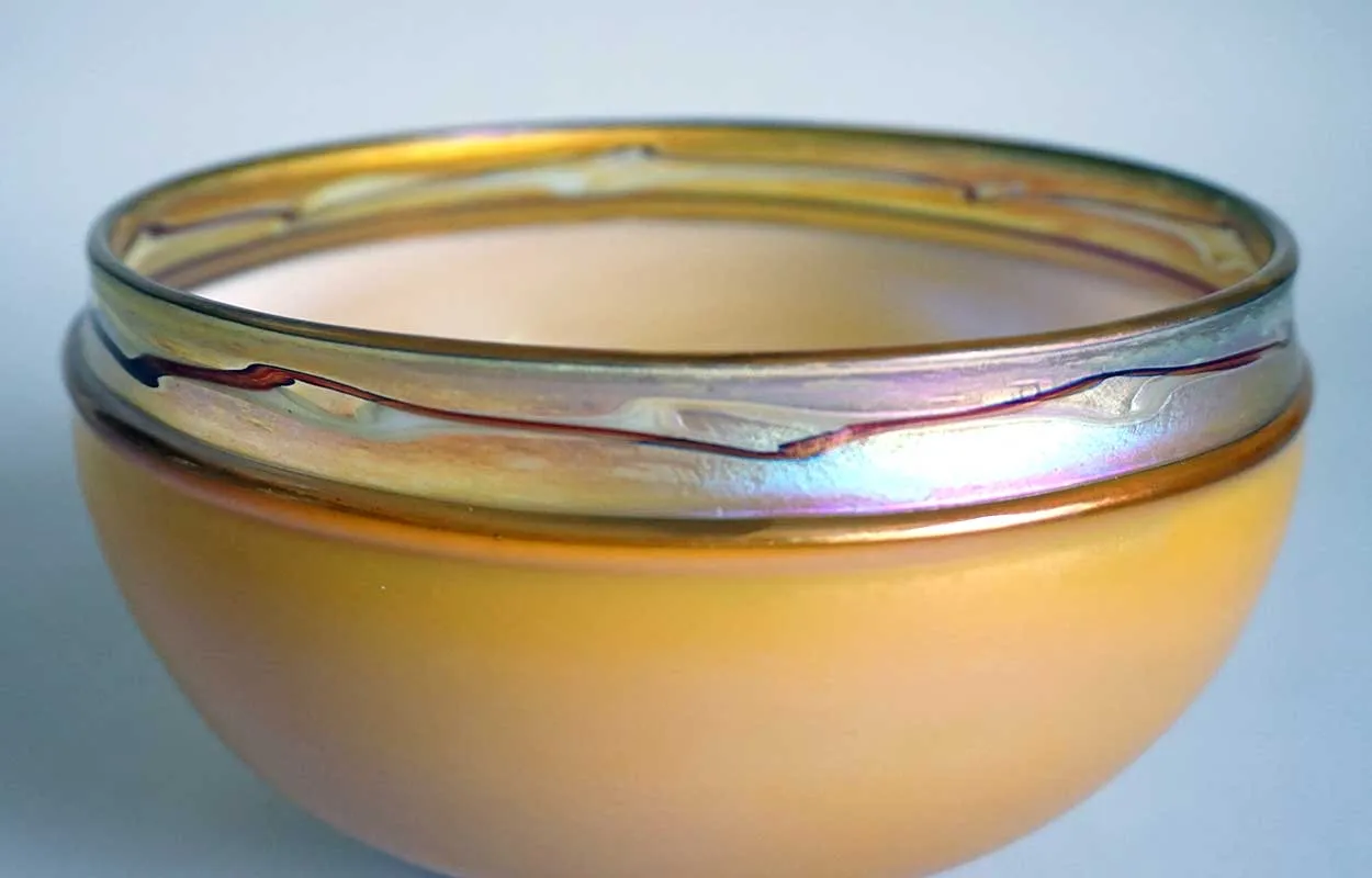 American Art Glass Butterscotch Intarsia Border Harp Lamp Shade