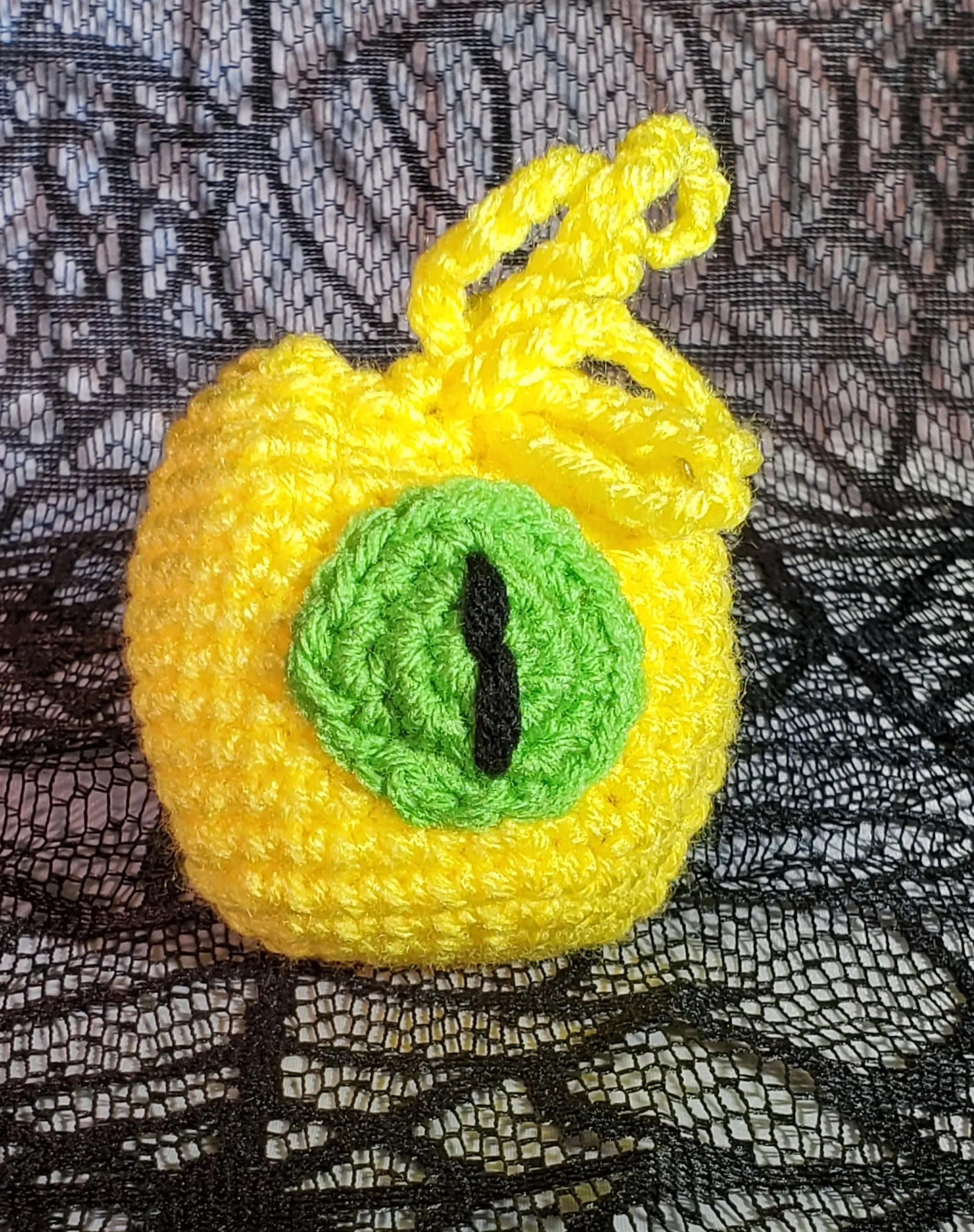 Eyeball Treat Bags Crochet Pattern for Halloween