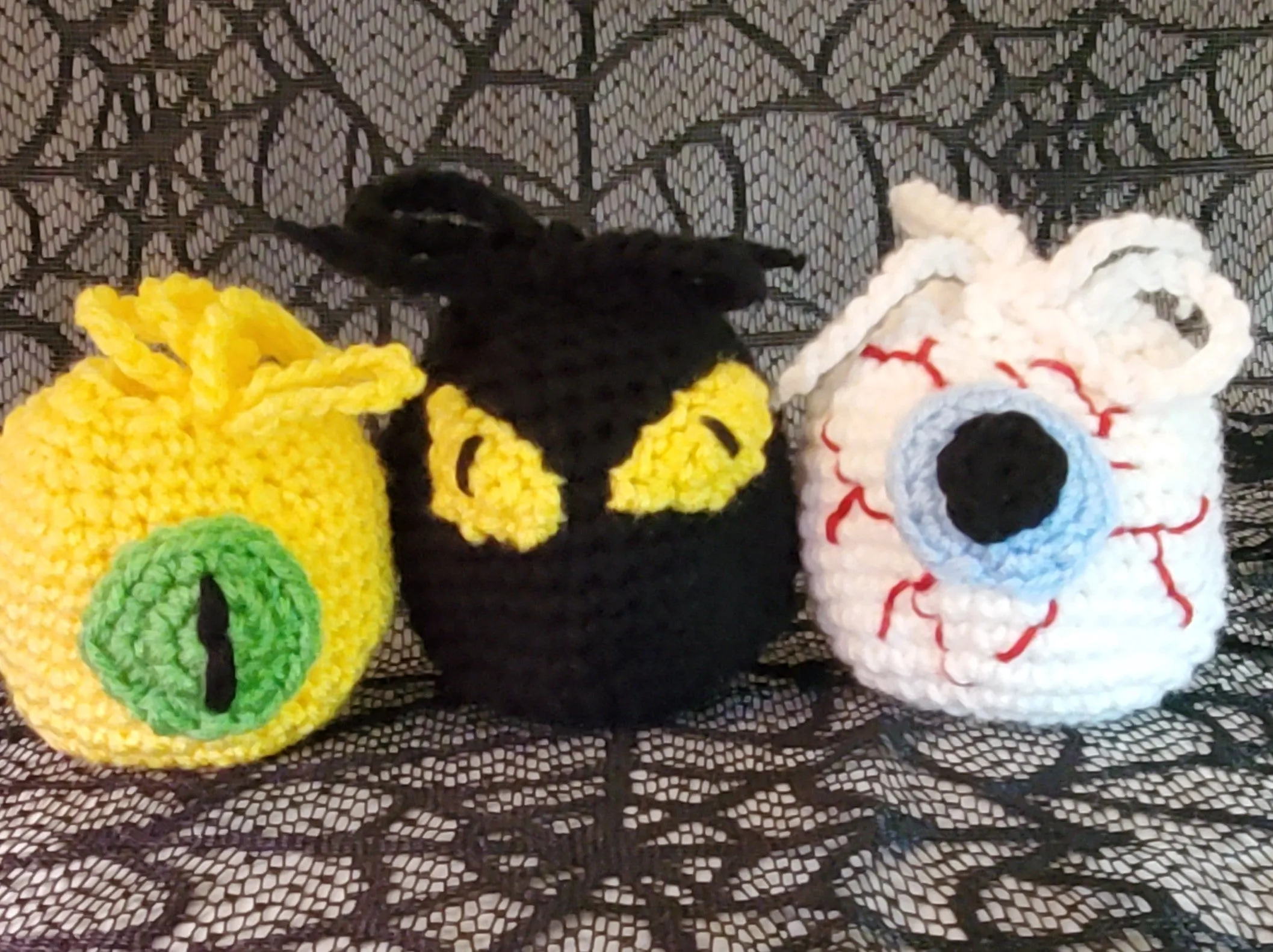Eyeball Treat Bags Crochet Pattern for Halloween