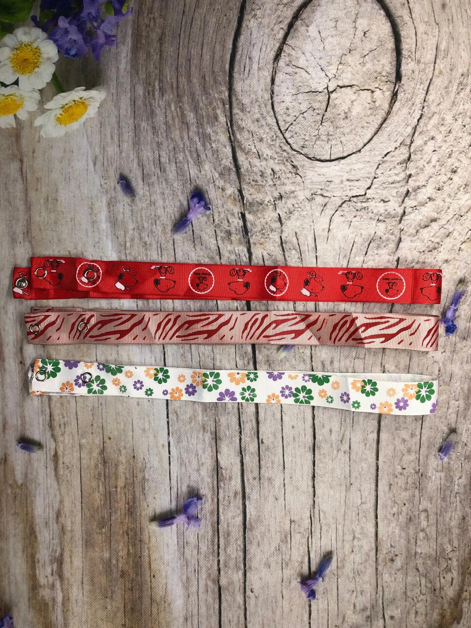 Face mask holder and lanyard solid color for adults