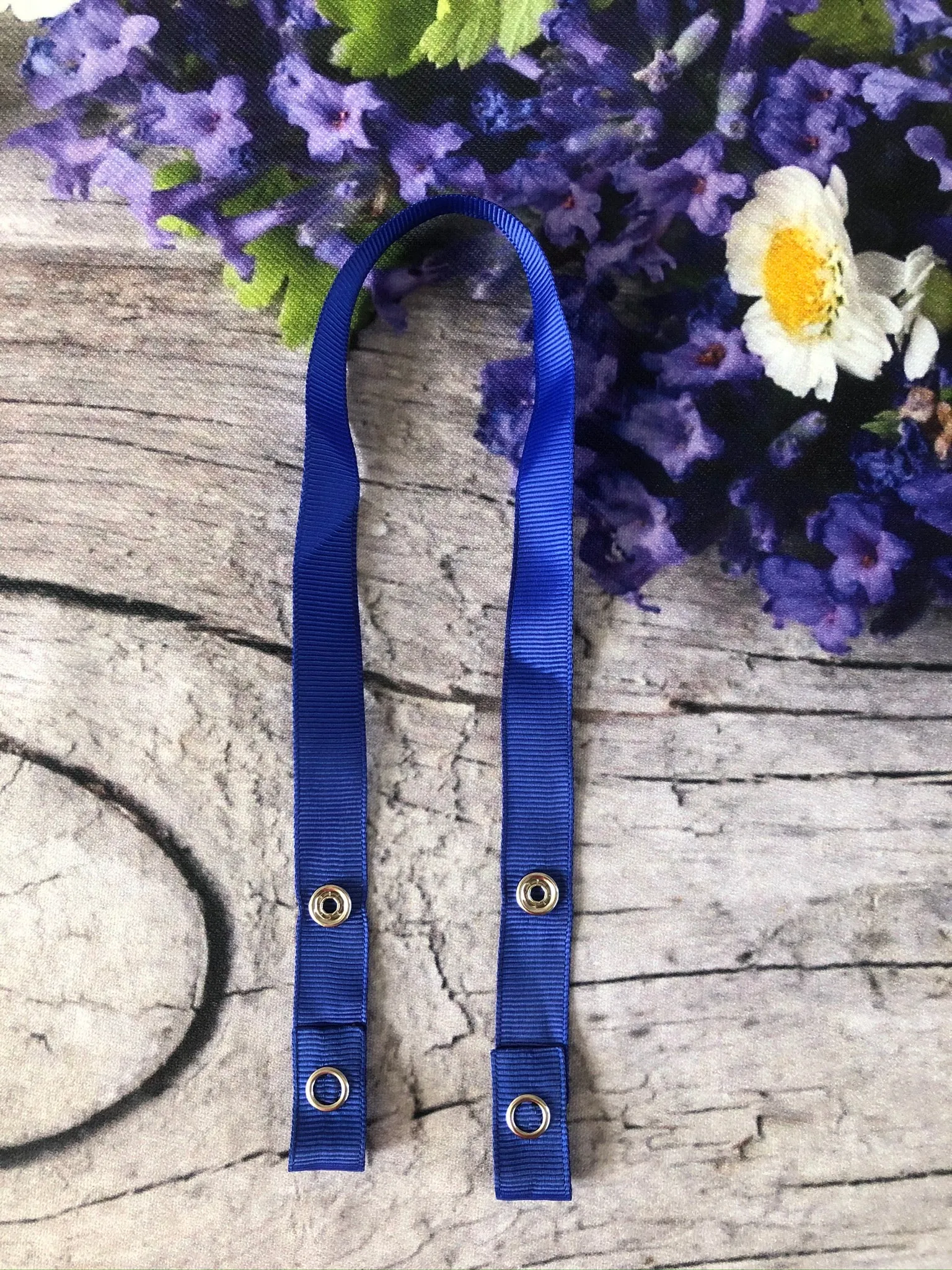 Face mask holder and lanyard solid color for adults