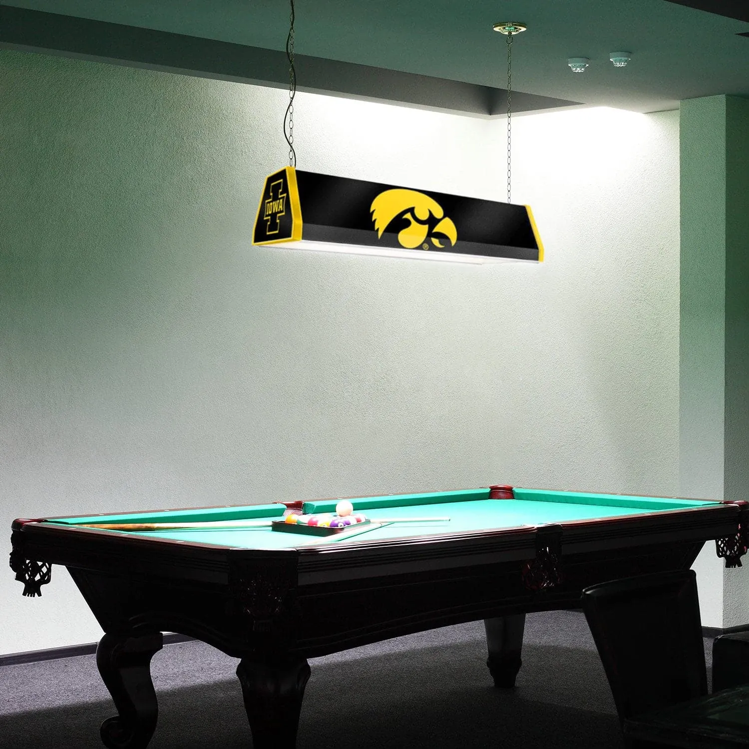 Iowa Hawkeyes: Standard Pool Table Light