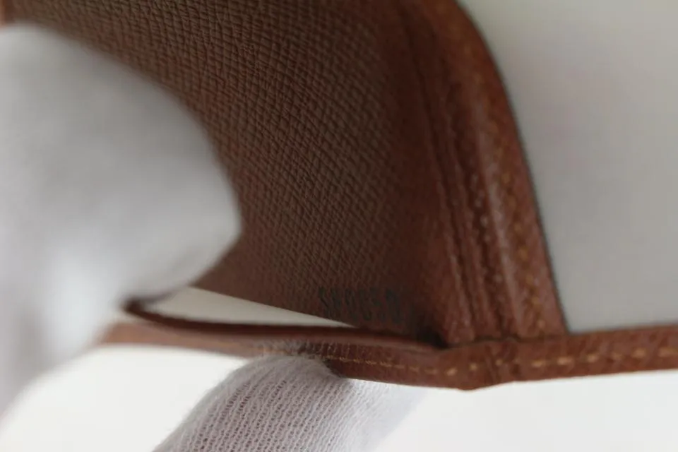 Louis Vuitton Brown Taiga Leather Card Holder ID Wallet case 511lvs68