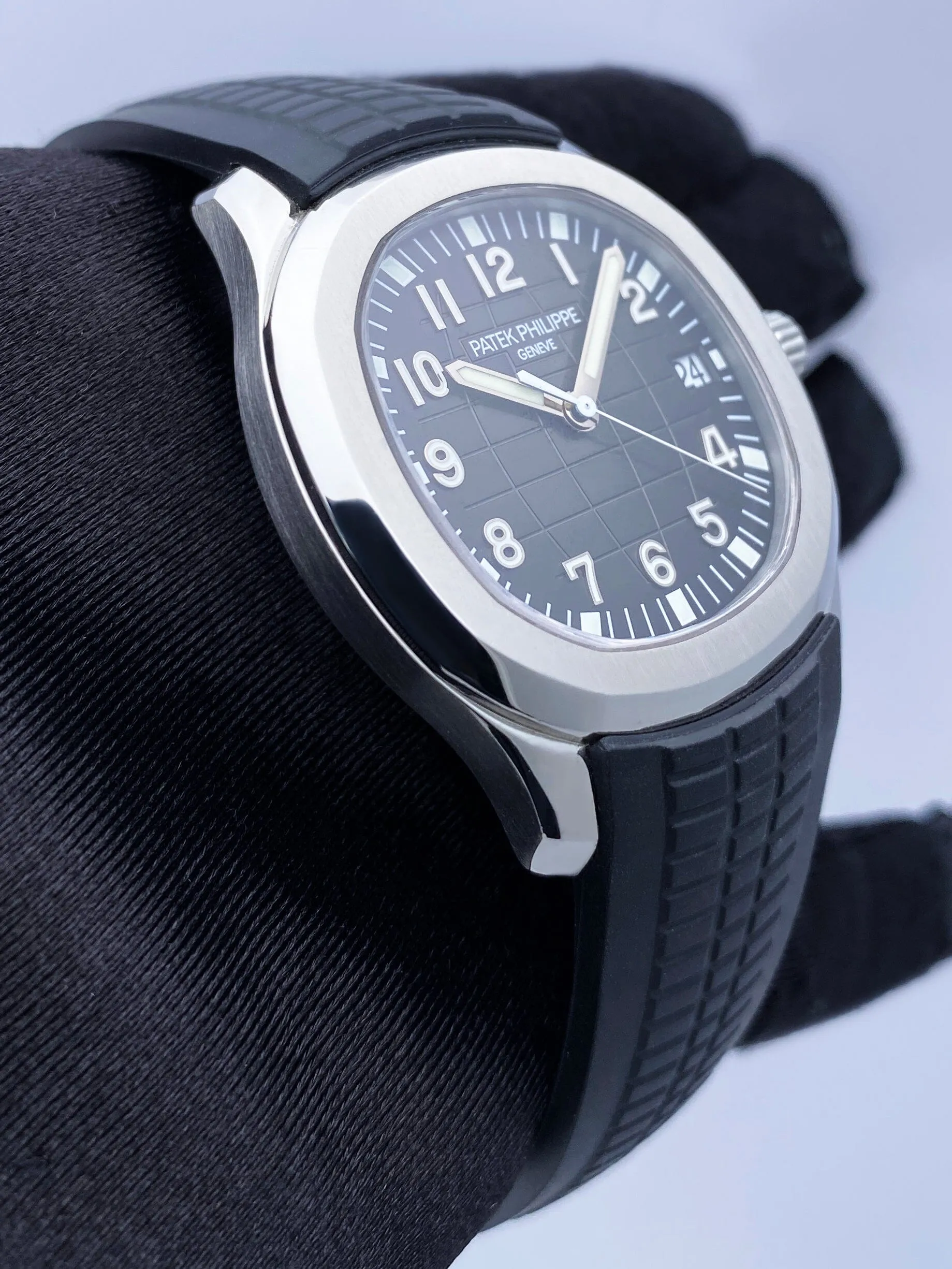 Patek Philippe Aquanaut 5167A-001 Black Dial Mens Watch Box Papers
