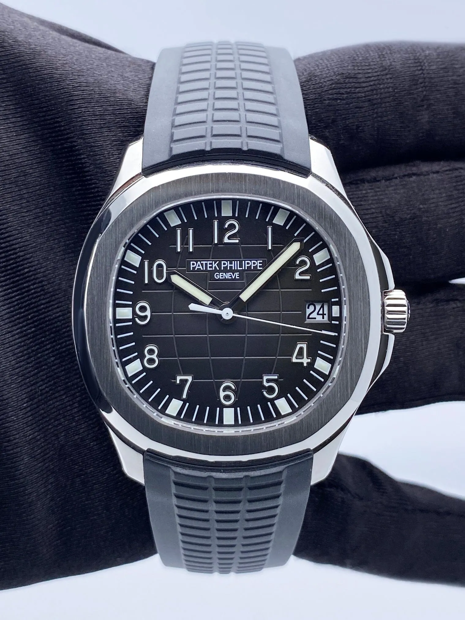 Patek Philippe Aquanaut 5167A-001 Black Dial Mens Watch Box Papers